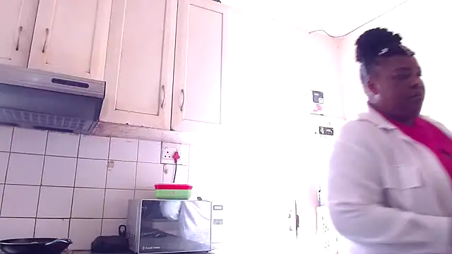 omalicha98 online show from November 25, 2025, 6:36 am