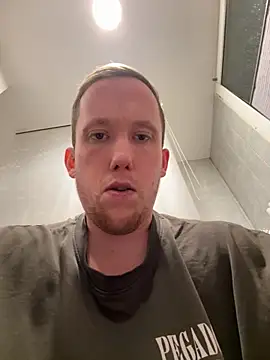 Snapshot of Sklavesucht2025 chatting on September 18, 2025, 12:02 am Sklavesucht2025 online show from September 18, 2025, 12:02 am