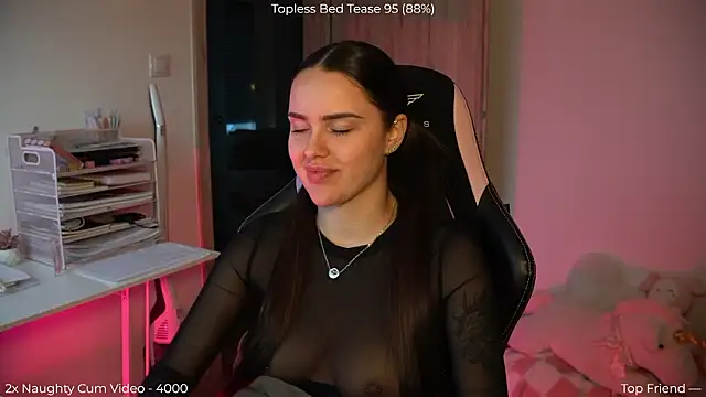 Snapshot of NaomiiMoon chatting on March 8, 2026, 4:43 pm NaomiiMoon online show from March 8, 2026, 4:43 pm