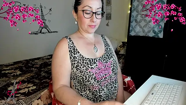 Snapshot of nataparis chatting on May 28, 2026, 11:54 pm nataparis online show from May 28, 2026, 11:54 pm