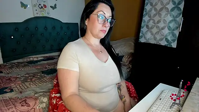 Snapshot of nataparis chatting on November 7, 2025, 12:15 am nataparis online show from November 7, 2025, 12:15 am