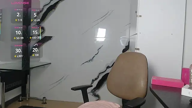 esmeralda-bk online show from November 7, 2025, 10:46 pm