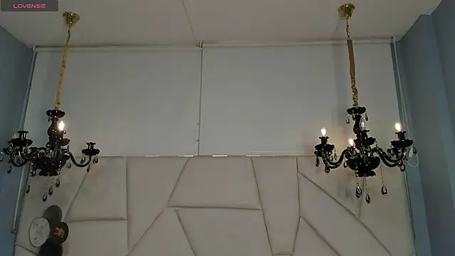 Aitana Hilton  online show from October 10, 2025, 11:44 am