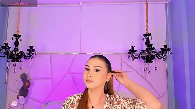 Aitana Hilton  online show from October 8, 2025, 12:07 pm