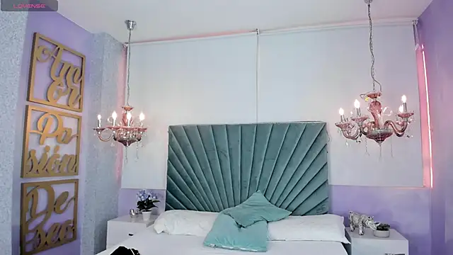 Aitana Hilton  online show from September 14, 2025, 11:32 am