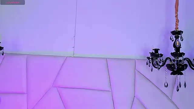 Aitana Hilton  online show from September 29, 2025, 12:33 pm