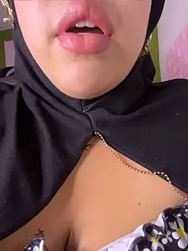 Snapshot of zahra_Jalid chatting on April 17, 2026, 7:06 pm zahra Jalid online show from April 17, 2026, 7:06 pm