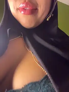 Snapshot of zahra_Jalid chatting on April 16, 2026, 11:18 pm zahra Jalid online show from April 16, 2026, 11:18 pm