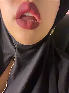 Snapshot of zahra_Jalid chatting on April 21, 2026, 10:27 pm zahra Jalid online show from April 21, 2026, 10:27 pm