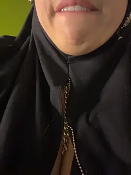 Snapshot of zahra_Jalid chatting on April 18, 2026, 7:58 pm zahra Jalid online show from April 18, 2026, 7:58 pm