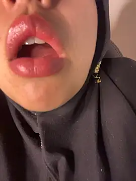 Snapshot of zahra_Jalid chatting on April 21, 2026, 1:42 am zahra Jalid online show from April 21, 2026, 1:42 am