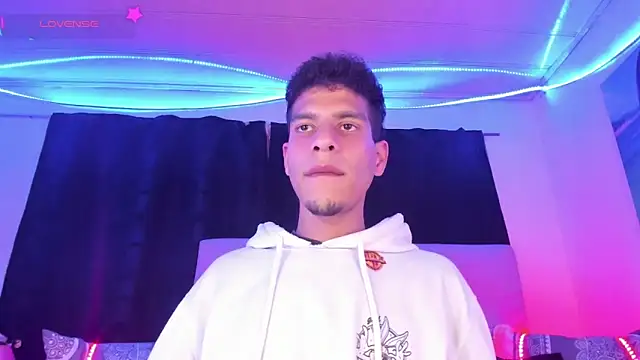 Snapshot of Ethan_Boyy chatting on February 10, 2026, 12:20 am Ethan Boyy online show from February 10, 2026, 12:20 am