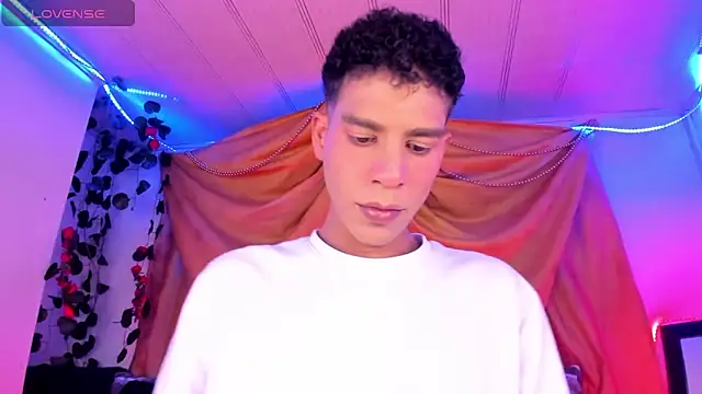 Snapshot of Ethan_Boyy chatting on December 19, 2025, 2:26 am Ethan Boyy online show from December 19, 2025, 2:26 am