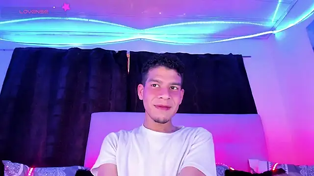 Snapshot of Ethan_Boyy chatting on February 5, 2026, 6:15 pm Ethan Boyy online show from February 5, 2026, 6:15 pm