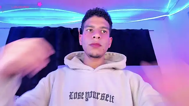 Snapshot of Ethan_Boyy chatting on February 4, 2026, 10:05 pm Ethan Boyy online show from February 4, 2026, 10:05 pm