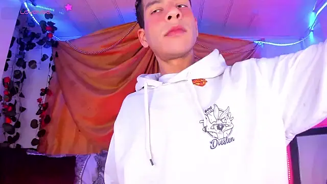 Snapshot of Ethan_Boyy chatting on January 10, 2026, 10:27 pm Ethan Boyy online show from January 10, 2026, 10:27 pm