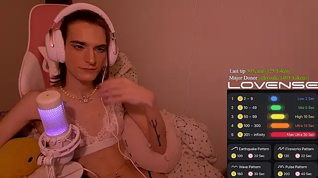 Snapshot of Sky4Dylan_ chatting on January 14, 2026, 8:07 am Sky4Dylan online show from January 14, 2026, 8:07 am