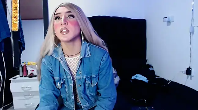 Snapshot of Georgina_Giio chatting on February 14, 2025, 12:09 am Georgina Giio online show from February 14, 2025, 12:09 am