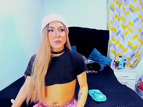 Snapshot of Georgina_Giio chatting on December 1, 2025, 1:06 am Georgina Giio online show from December 1, 2025, 1:06 am