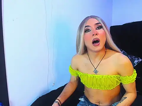 Snapshot of Georgina_Giio chatting on November 6, 2025, 5:11 am Georgina Giio online show from November 6, 2025, 5:11 am