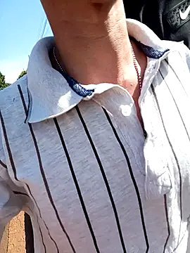 Snapshot of Frdrereeee chatting on November 7, 2025, 6:45 pm Frdrereeee online show from November 7, 2025, 6:45 pm