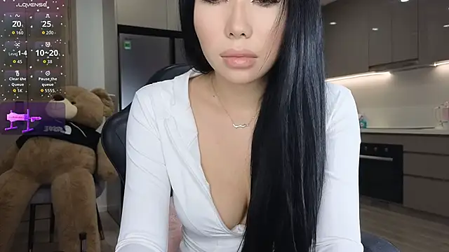 asianqueeny online show from November 5, 2025, 12:47 am