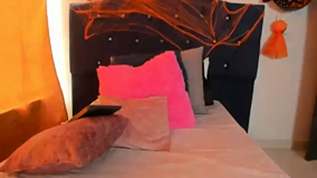 thamara226 online show from October 18, 2025, 2:52 pm