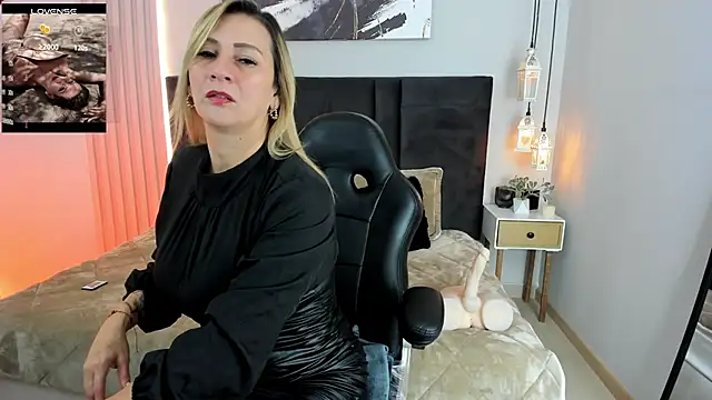 AtheneaRusell online show from September 14, 2025, 8:53 pm