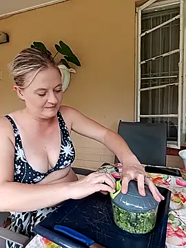 Snapshot of Vintasia chatting on December 20, 2025, 10:29 am Vintasia online show from December 20, 2025, 10:29 am