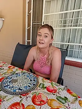 Snapshot of Vintasia chatting on October 7, 2025, 11:22 am Vintasia online show from October 7, 2025, 11:22 am