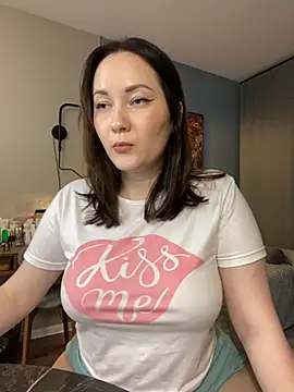 Kiss My Body online show from November 18, 2025, 4:10 pm