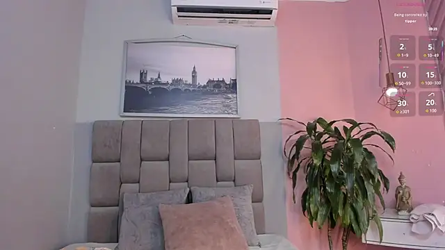 janna lopez  online show from November 4, 2025, 11:03 am