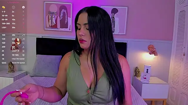 janna lopez  online show from October 19, 2025, 4:48 am