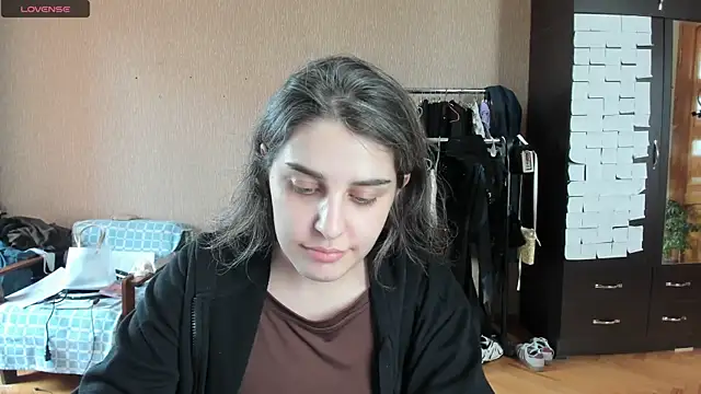 Snapshot of _Roselina_ chatting on June 14, 2026, 12:28 pm Roselina online show from June 14, 2026, 12:28 pm