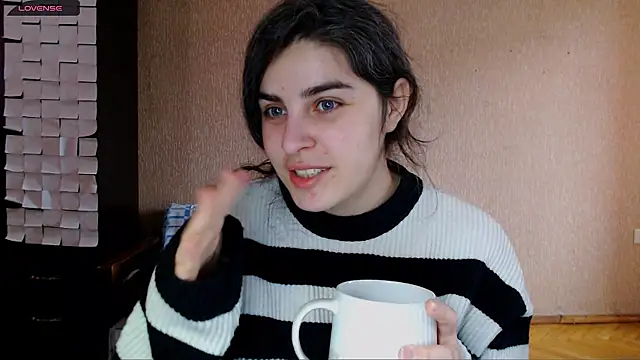 Snapshot of _Roselina_ chatting on January 18, 2026, 12:19 pm Roselina online show from January 18, 2026, 12:19 pm