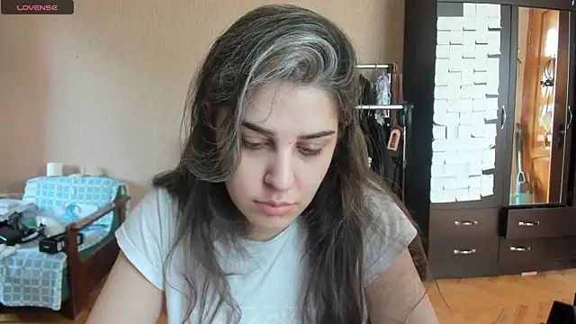 Snapshot of _Roselina_ chatting on July 7, 2026, 6:47 am Roselina online show from July 7, 2026, 6:47 am