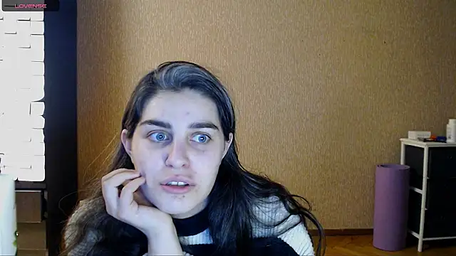 Snapshot of _Roselina_ chatting on March 2, 2026, 6:59 pm Roselina online show from March 2, 2026, 6:59 pm