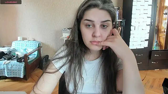 Snapshot of _Roselina_ chatting on July 7, 2026, 7:23 am Roselina online show from July 7, 2026, 7:23 am