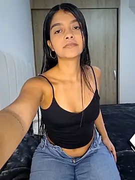 Snapshot of IslaBlaze chatting on November 11, 2025, 6:36 pm IslaBlaze online show from November 11, 2025, 6:36 pm