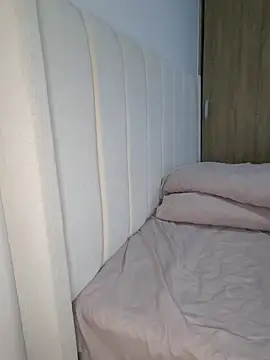 Snapshot of IslaBlaze chatting on December 4, 2025, 1:37 am IslaBlaze online show from December 4, 2025, 1:37 am