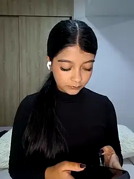 Snapshot of IslaBlaze chatting on April 14, 2026, 12:48 am IslaBlaze online show from April 14, 2026, 12:48 am