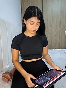 Snapshot of IslaBlaze chatting on December 14, 2025, 10:48 pm IslaBlaze online show from December 14, 2025, 10:48 pm