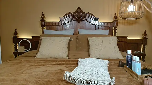 LilyWilder online show from March 8, 2025, 6:16 pm