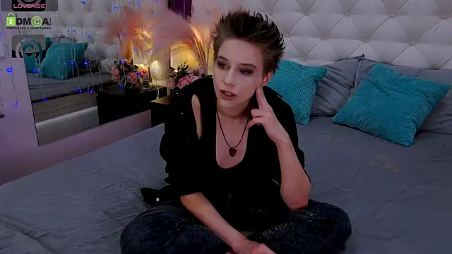 Snapshot of via_mayer_ chatting on January 30, 2025, 8:53 pm via mayer online show from January 30, 2025, 8:53 pm