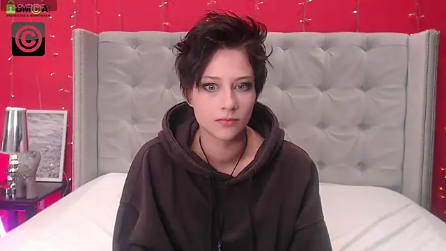 Snapshot of via_mayer_ chatting on September 12, 2025, 8:52 pm via mayer online show from September 12, 2025, 8:52 pm