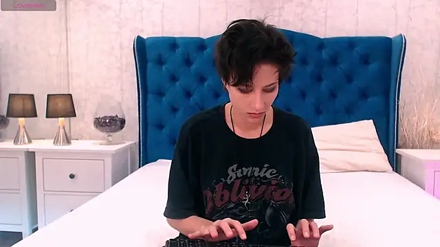 Snapshot of via_mayer_ chatting on September 18, 2025, 7:06 pm via mayer online show from September 18, 2025, 7:06 pm