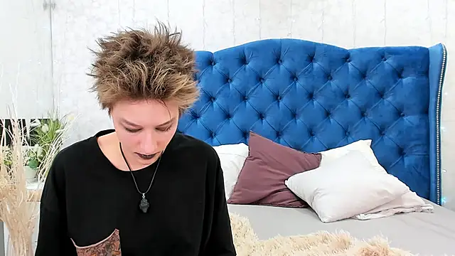 Snapshot of via_mayer_ chatting on March 14, 2025, 5:24 pm via mayer online show from March 14, 2025, 5:24 pm