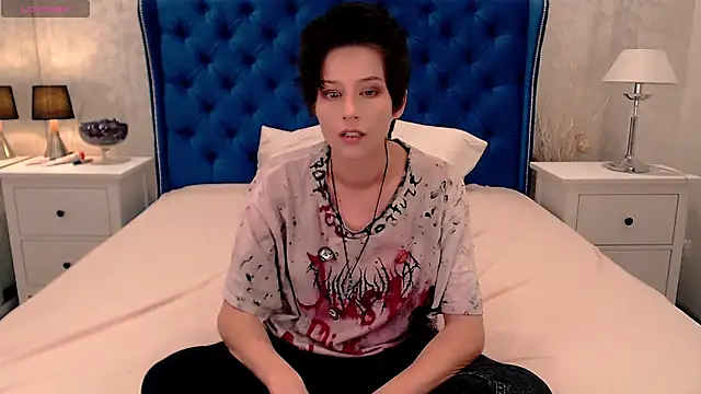 Snapshot of via_mayer_ chatting on October 6, 2025, 8:53 pm via mayer online show from October 6, 2025, 8:53 pm