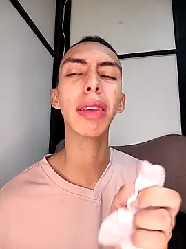 Snapshot of EthaanCox chatting on March 10, 2026, 8:24 pm EthaanCox online show from March 10, 2026, 8:24 pm