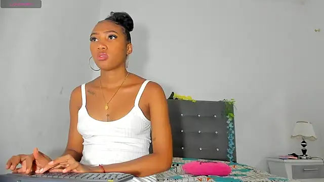 NoaBrowm online show from September 18, 2025, 10:02 pm